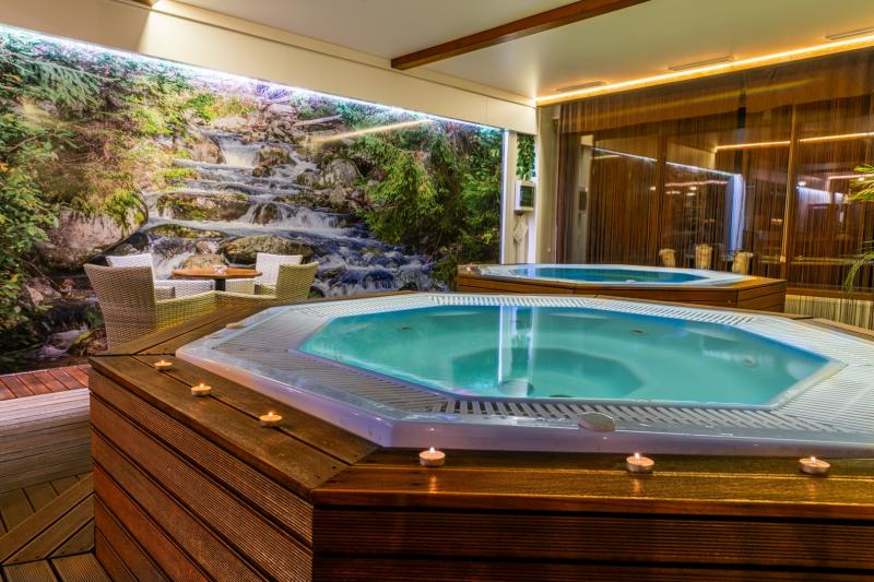 Jacuzzi bar