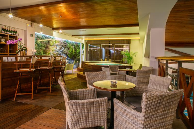 Jacuzzi bar